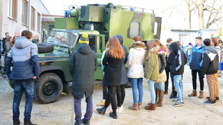 Chemici z Liberce vysvětlovali dětem ve školách, jak se zachovat v krizové situaci 