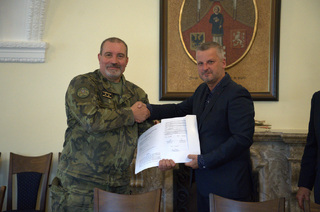 Memorandum o spolupráci mezi Ministerstvem obrany a městy Tábor a Hranice: společná cesta pro vojáky i obyvatele