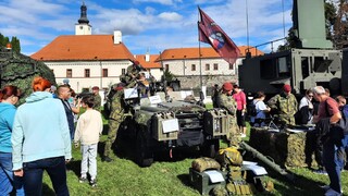 Komorní Hrádek se po roce otevře veřejnosti. Armáda ukáže techniku i uvaří vojenský guláš