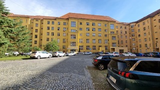 Budova ministerstva obrany padá lidem na hlavu, rekonstrukce je nezbytná. Nájemní smlouva na náhradní prostory ještě není uzavřena