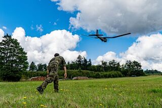 Na ochraně před drony armáda spolupracuje s českými zbrojaři 