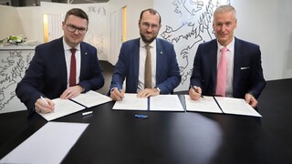 ČR v rámci průmyslové spolupráce s USA podepsala důležitou smlouvu. Týká se údržby 20 nových vrtulníků