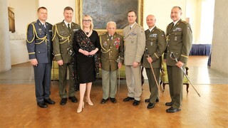 Prezident republiky jmenoval čtyři nové generály, jednoho povýšil do vyšší generálské hodnosti