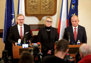 Premiér Fiala navštívil Vojenské zpravodajství