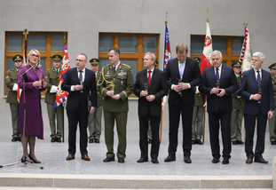 Armáda slaví 30 let, k výročí vydalo Ministerstvo obrany knihu vzpomínek náčelníků generálního štábu