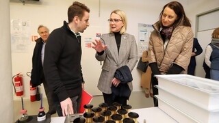 Ministryně obrany v Meoptě: Mít na svém území výrobce strategických systémů je pro bezpečnost ČR zásadní 