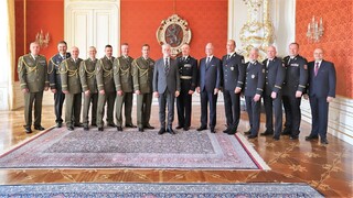 Prezident republiky jmenoval tři nové generály, čtyři povýšil do vyšší generálské hodnosti