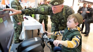 ARMY DEN na pražské Floře přilákal tisíce příznivců české armády