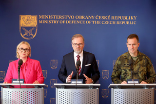 Úspěšný půlrok na obraně: 2 % HDP, modernizace, spolupráce s USA i efektivní pomoc Ukrajině