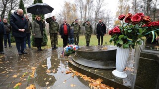 Ministryně obrany Jana Černochová na Ukrajině uctila památku československých vojáků