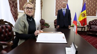 Ministryně Černochová jednala v Moldavsku o obranné spolupráci a odhalila obnovený památník legionářů
