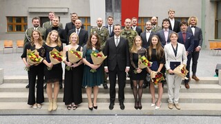 Sportovci ASC Dukla převzali z rukou náměstka Blažkovce děkovné listy za výbornou reprezentaci