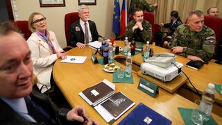 Prezident republiky telefonoval s vojáky v zahraničních operacích