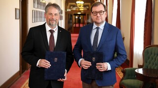 Konkrétní pomoc v míru i během krize: Ministerstvo obrany a Český červený kříž podepsaly memorandum