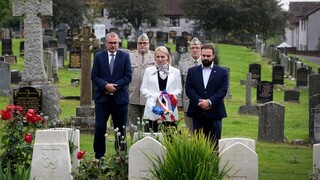 Ministryně uctila památku hrdinů v Normandii a Skotsku. U Loch Doon vznikne památník příslušníku RAF Františku Heklovi