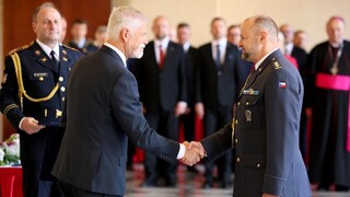 Prezident republiky jmenoval dva nové generály, tři povýšil do vyšší generálské hodnosti
