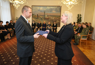 Ministryně obrany ocenila občanské zaměstnance