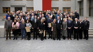 Další hrdinové odboje a odporu proti komunismu převzali pamětní odznak a osvědčení