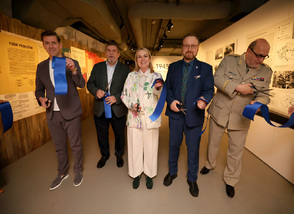 Ministryně obrany Jana Černochová zahájila novou výstavu 1945 Voláme všechny Čechy! 