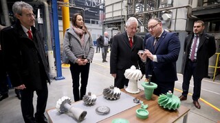 Česká preciznost pro světové letectví: Ministr obrany navštívil PBS Velká Bíteš