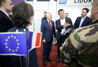 V Brně se diskutovalo o trendech ve vývoji a výrobě bezpilotních prostředků, na konferenci vystoupil také ministr obrany