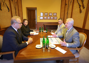Ministr jednal s rezortní odborovou organizací