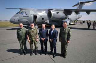 Embraer oficiálně předal první C-390 Millennium českým vzdušným silám