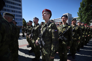 Slavnostní vojenská přísaha završila první etapu služby. Přes dvě stovky nových vojáků vstoupily do Armády ČR