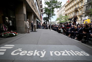 Resort Ministerstva obrany si před budovou Českého rozhlasu připomněl události srpna 1968