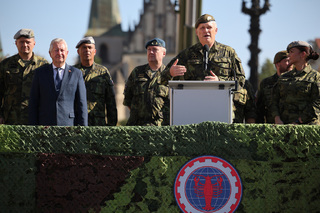Z praporu se stal pluk. Rakovník je domovem nové logistické jednotky Armády České republiky
