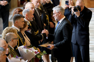 Prezident jmenoval pět nových generálů, šest povýšil do vyšší generálské hodnosti
