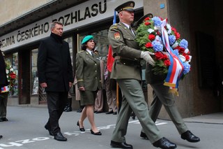 Politici, armáda a veřejnost vzpomínali na hrdiny Pražského povstání