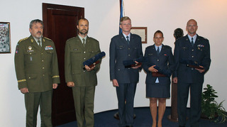 Náčelník Generálního štábu armádní generál Aleš Opata ocenil vojákyni a vojáky za záchranu života