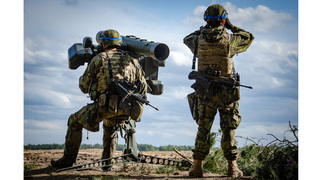 Vláda schválila mandát pro armádní mise, prioritou je ochrana východního křídla NATO