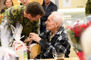 Generálmajor Karel Řehka se setkal s válečnými veterány na tradičním předvánočním posezení 