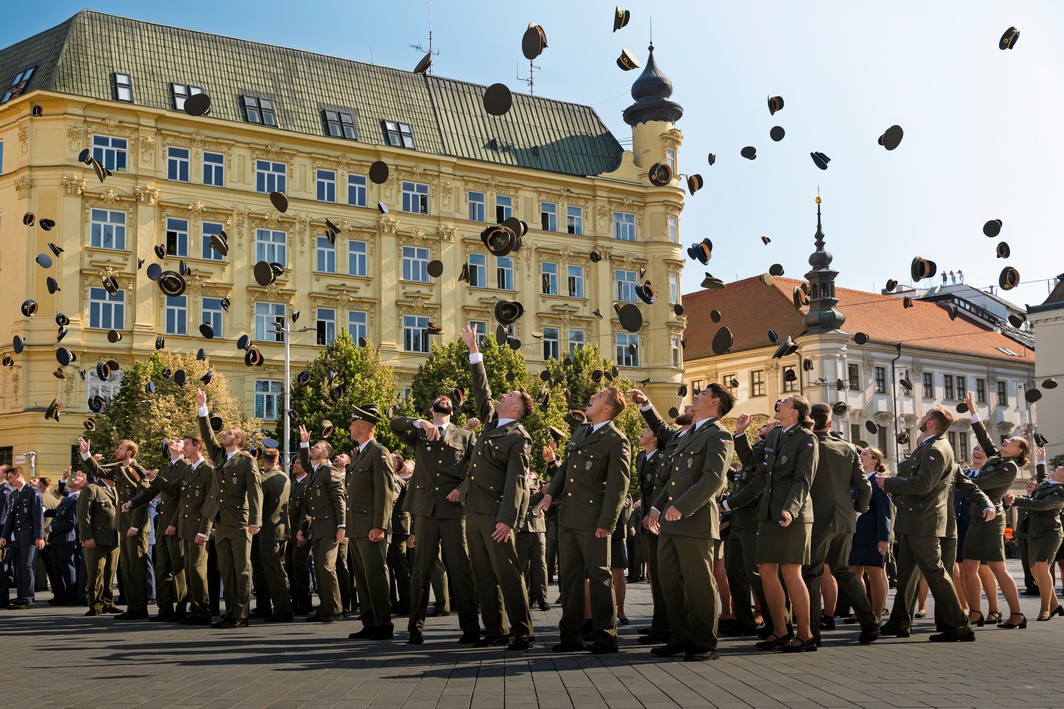 Univerzita obrany vyřadila 256 nových absolventů 