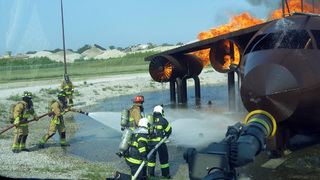 Čeští vojenští hasiči trénovali v Nebrasce zásah při letecké nehodě