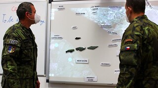 Překladatelský oříšek? S novými jazykovými kurzy už vojáky v zahraničí nic nezaskočí