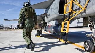 Armáda má čtyři nové piloty Gripenů. Při výcviku museli zvládnout 9G