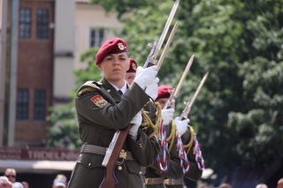 Čestná stráž AČR na DrillFestu 2019 bodovala pochodovou sestavou, v níž nechyběl vtip