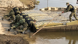 Do Lotyšska s novými plovacími vestami
