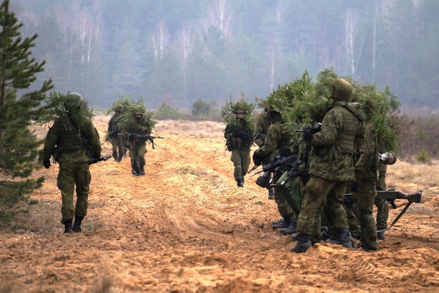 Lithuanian and Czech soldiers preparing for a joint attack