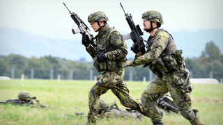 Armáda převzala nové přilby, do konce roku ji dostane každý voják i záložník 