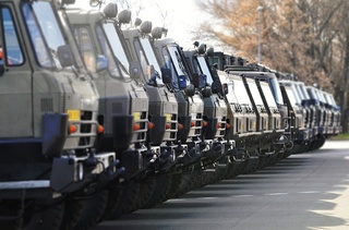 Silniční přeprava u logistiků dominuje, kvůli bojové technice ale trénují i na železnici