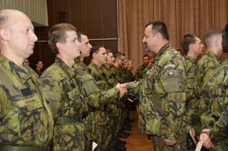 Sedm desítek nových záložníků a dobrovolníků složilo vojenskou přísahu