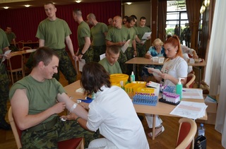 Za tři roky už vojáci ze základní přípravy ve Vyškově zachránili darováním kostní dřeně více než deset životů