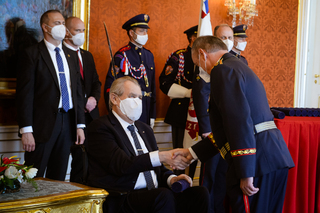 Prezident Miloš Zeman jmenoval nové generály, Armáda ČR má druhou generálku