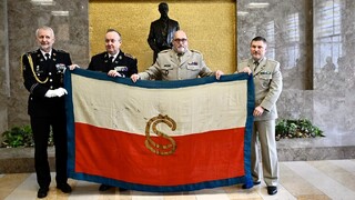 Vojenský historický ústav Praha získal unikátní vlajku z roku 1918