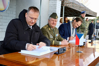 Ve Strakonicích dnes byla podepsána smlouva na raketové komplety RBS-70NG