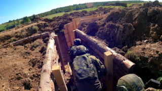 Na Libavé vznikly zákopy. Přáslavičtí chtějí ukrajinským partnerům nabídnout co nejefektivnější výcvik